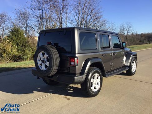 Used 2019 Jeep Wrangler Unlimited Sport S image 3