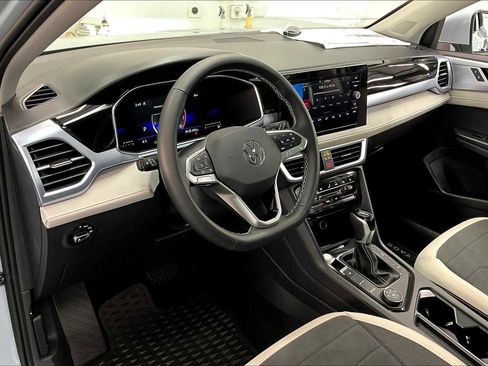 New 2025 Volkswagen Taos SE image 8