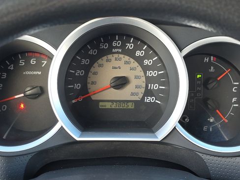 Used 2011 Toyota Tacoma PreRunner image 18