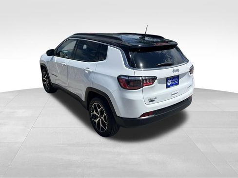 Used 2025 Jeep Compass Limited AWD/4WD image 4