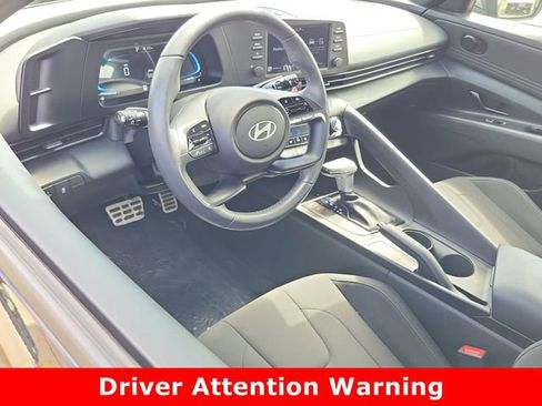 Used 2025 Hyundai Elantra Sport image 3