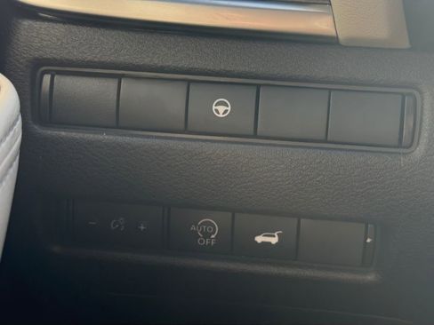 Used 2023 Nissan Rogue SV w/ SV Premium B Package image 3