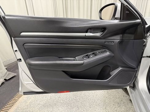 Used 2019 Nissan Altima 2.5 Platinum image 18