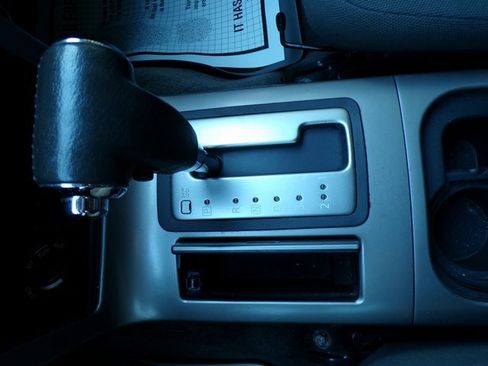 Used 2005 Nissan Pathfinder SE Off-Road image 27