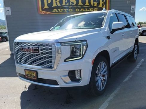 Used 2022 GMC Yukon XL Denali AWD/4WD image 2