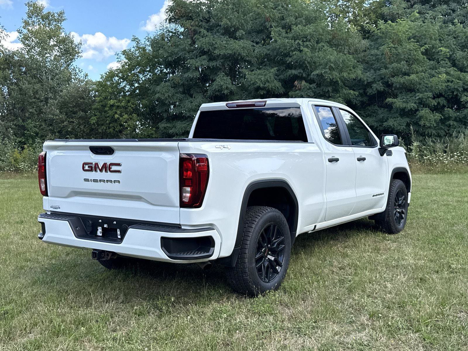 Used 2023 GMC Sierra 1500 Pro w/ Graphite Edition AWD/4WD image 7