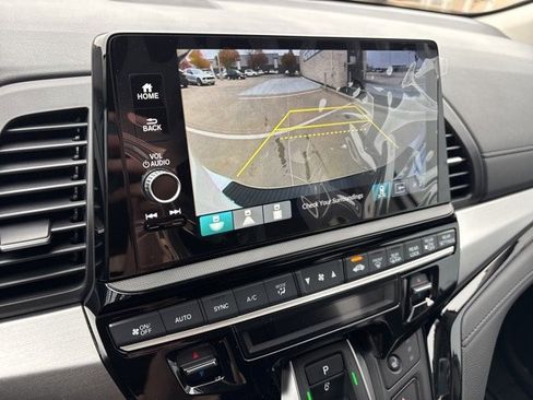 New 2026 Honda Odyssey Touring image 9