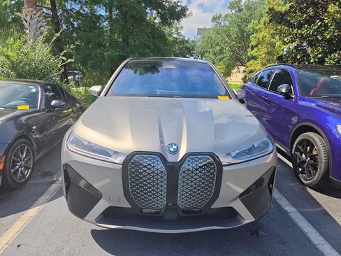 Used 2023 BMW iX xDrive50 w/ Sport Package AWD/4WD image 2