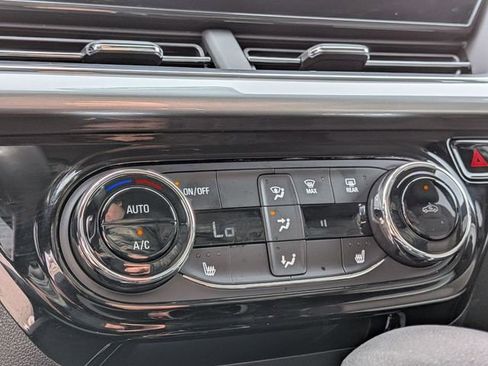 Used 2025 Chevrolet Trax LT w/ LT Convenience Package image 20