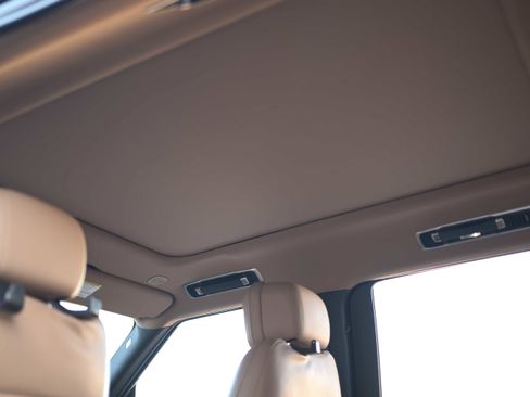 Used 2023 Land Rover Range Rover Long Wheelbase SE image 17