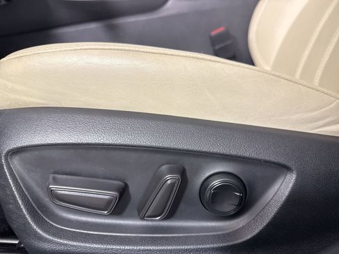 Used 2019 Toyota Avalon XLE image 21