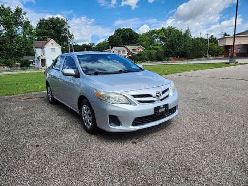 Used 2013 Toyota Corolla L FWD image 2
