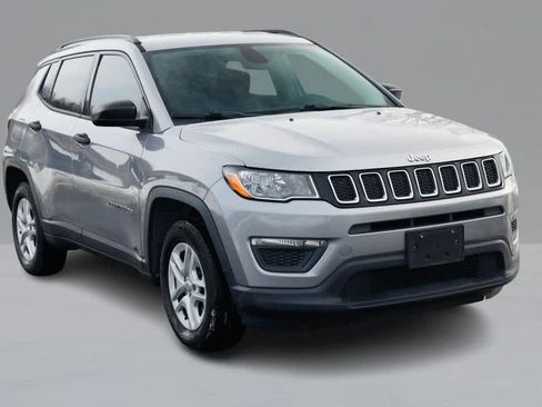Used 2018 Jeep Compass Sport w/ Tech Group image 3