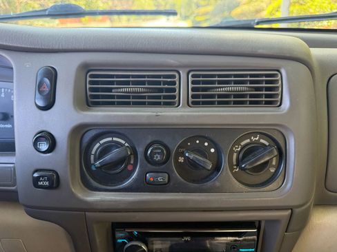 Used 2000 Mitsubishi Montero Sport XLS image 15