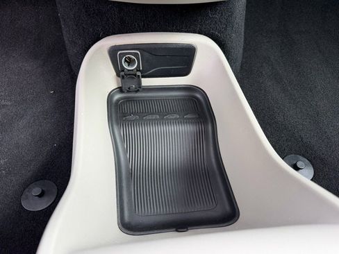 Certified 2022 Chrysler Voyager LX image 28