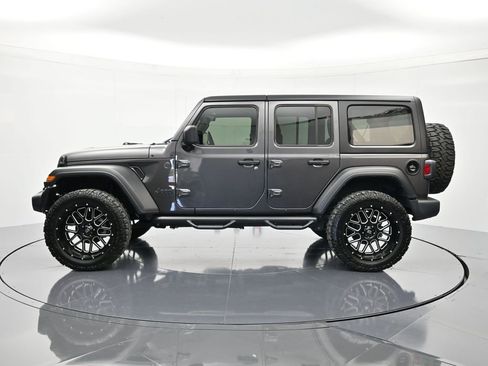Used 2022 Jeep Wrangler Unlimited Sport image 9