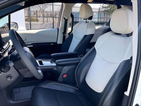 Certified 2026 Toyota Sienna Limited image 9