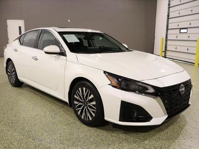 Used 2023 Nissan Altima 2.5 SV w/ SV Premium Package