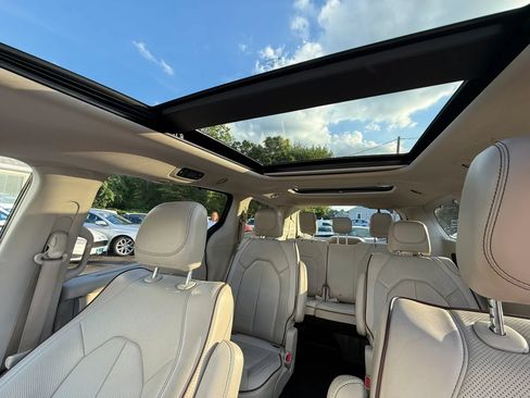 Used 2020 Chrysler Pacifica Limited FWD image 13