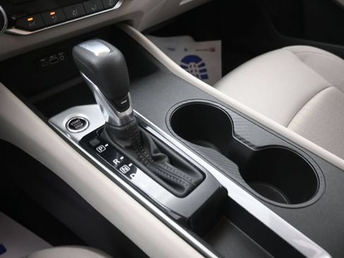 Used 2025 Nissan Altima 2.5 SV FWD image 29