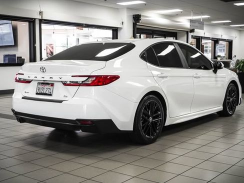 Used 2025 Toyota Camry SE FWD image 6