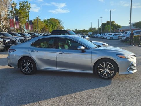 Certified 2022 Toyota Camry XLE FWD image 4