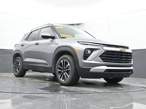 Used 2025 Chevrolet TrailBlazer LT AWD/4WD image 46