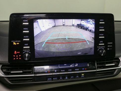 Used 2021 Toyota Sienna LE image 21