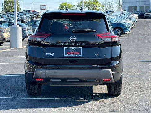 Used 2025 Nissan Rogue SL w/ Tech Package FWD image 7