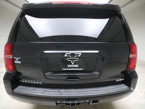 Used 2019 Chevrolet Suburban LT AWD/4WD image 4