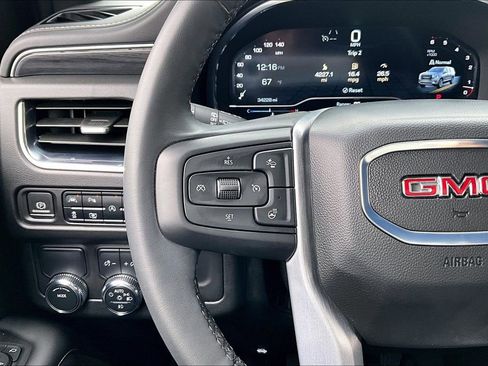 Used 2024 GMC Yukon SLT w/ SLT Luxury Package RWD image 24