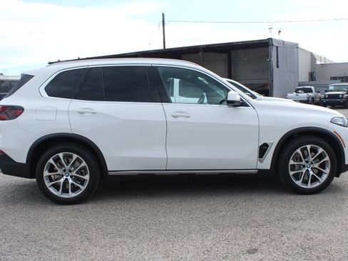 Used 2024 BMW X5 xDrive50e w/ Parking Assistance Package AWD/4WD image 10