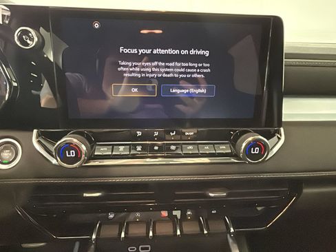 Used 2024 Chevrolet Colorado LT w/ LT Convenience Package AWD/4WD image 24