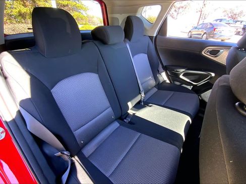 Used 2022 Kia Soul LX image 18