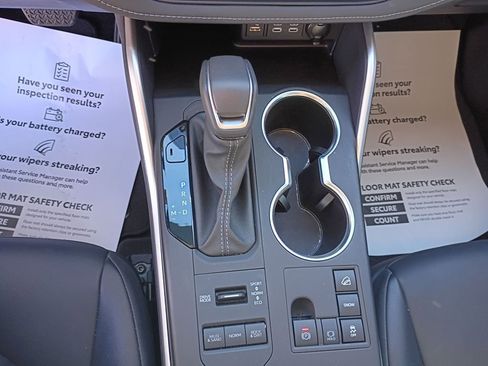 Used 2024 Toyota Highlander XLE image 25