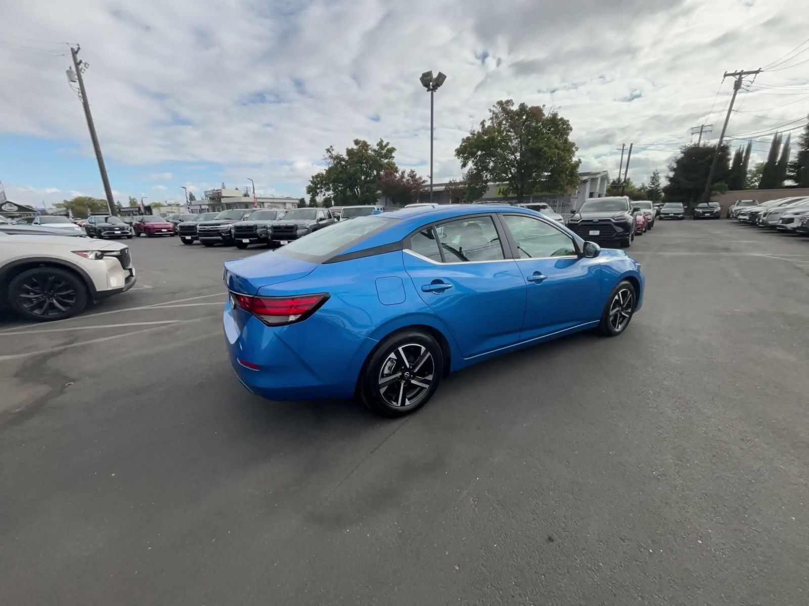 Used 2025 Nissan Sentra SV FWD image 14