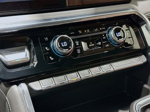 Used 2024 GMC Sierra 3500 Denali Ultimate image 16