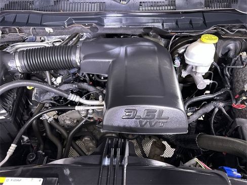 Used 2018 RAM 1500 Express image 31