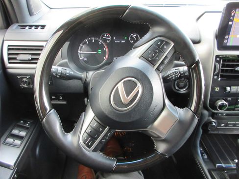 Used 2023 Lexus GX 460 Luxury w/ Sport Design Package AWD/4WD image 36