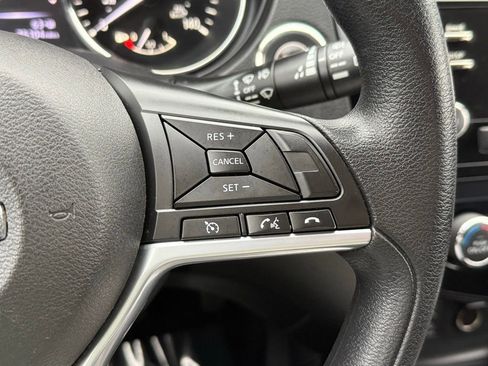 Used 2018 Nissan Rogue Sport SV FWD image 30