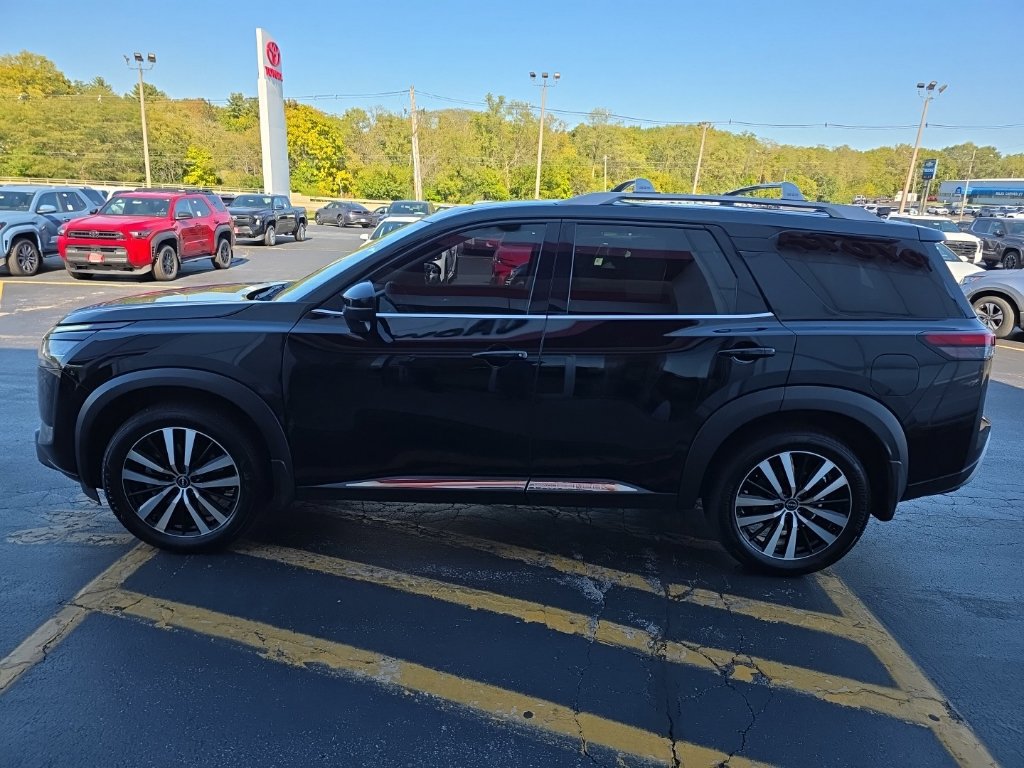 Used 2024 Nissan Pathfinder Platinum AWD/4WD image 8