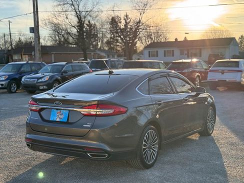 Used 2017 Ford Fusion SE w/ Fusion SE Technology Package FWD image 5
