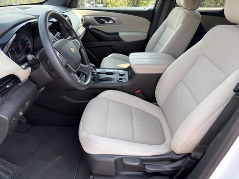 Used 2023 Chevrolet Traverse LS FWD image 9