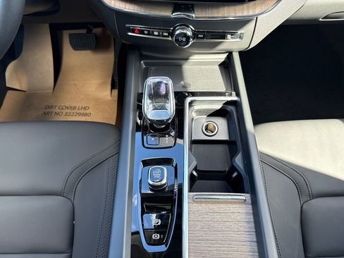 New 2026 Volvo XC60 B5 Plus AWD/4WD image 11