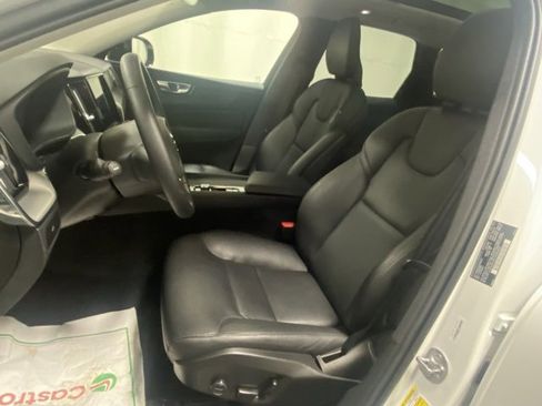 Certified 2025 Volvo XC60 B5 Core image 11