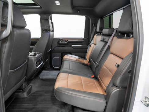 Used 2024 Chevrolet Silverado 2500 High Country w/ High Country Premium Package image 39