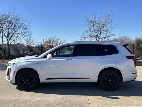 Used 2021 Cadillac XT6 Premium Luxury w/ LPO, ONYX Package image 4