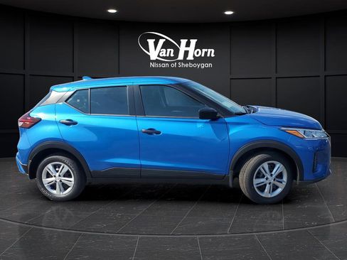 New 2025 Nissan Kicks Play S image 2