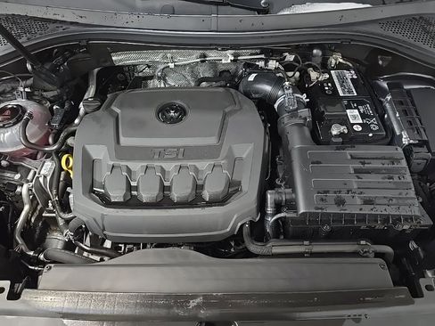 Used 2022 Volkswagen Tiguan SE R-Line image 13