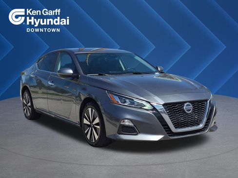 Used 2021 Nissan Altima 2.5 SV AWD/4WD image 1